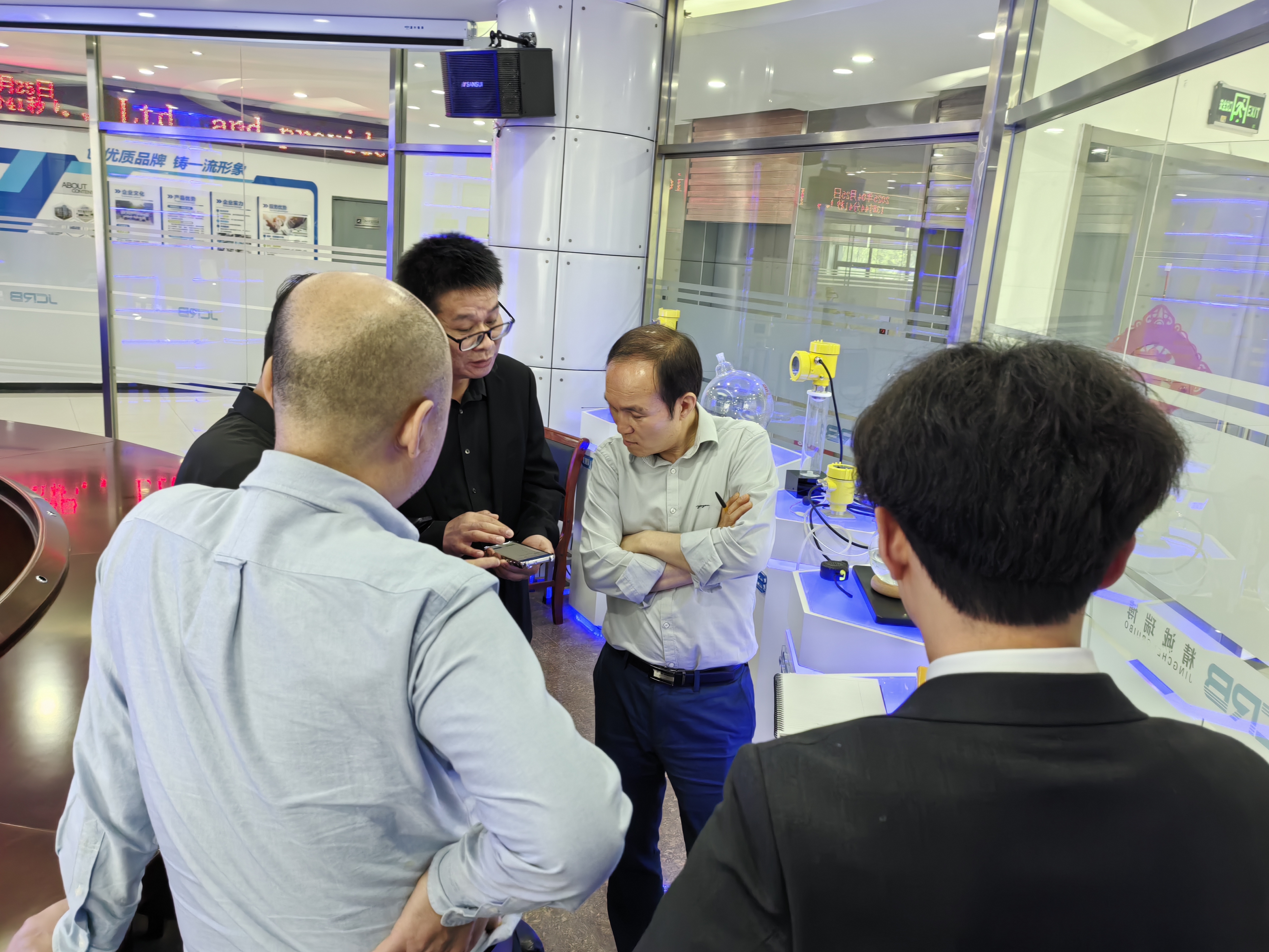 韓國客戶到訪北京精誠瑞博 開展技術交流與車間考察 韓國客戶到訪北京精誠瑞博 開展技術交流與車間考察